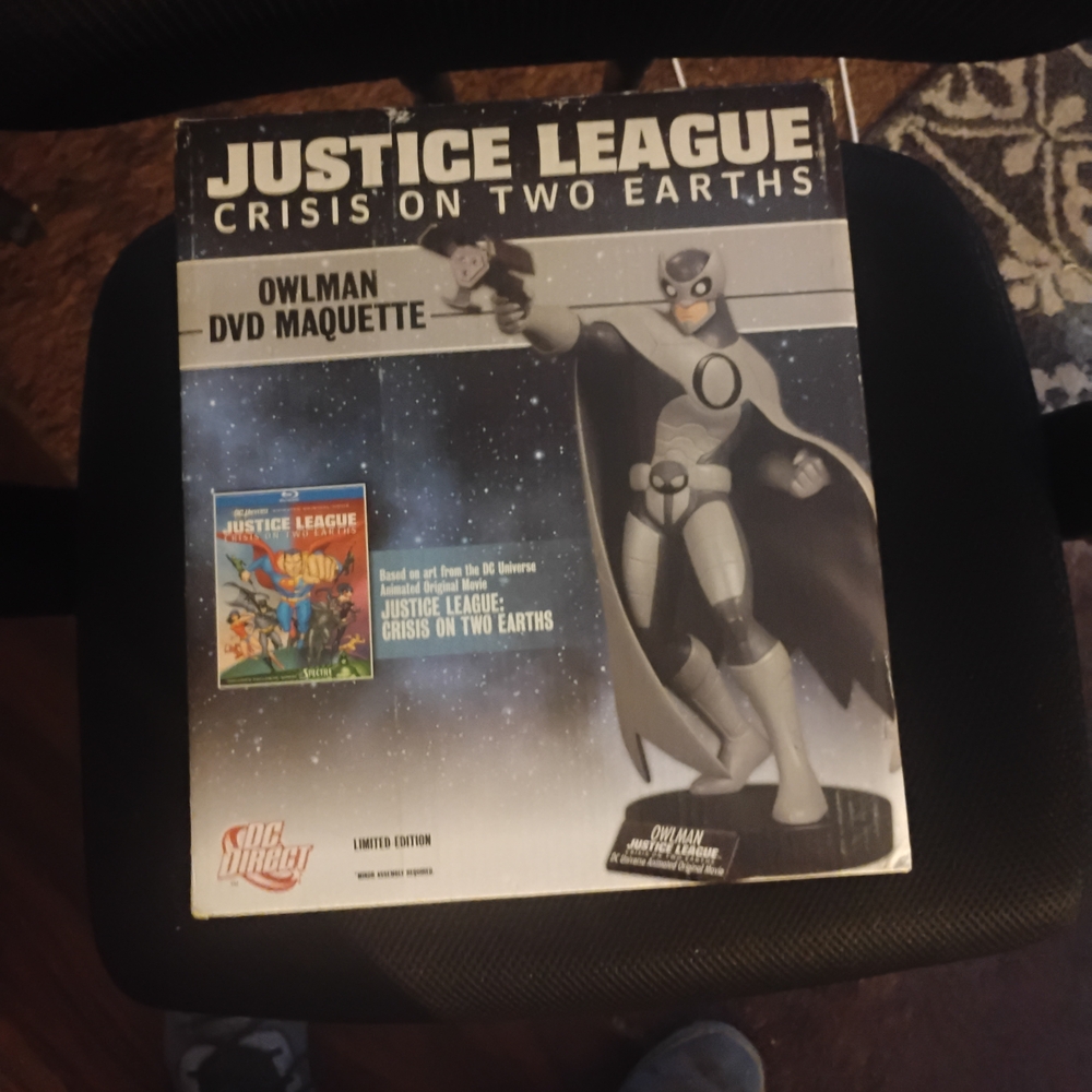 DC Comics Justice League Owlman Maquette - Black, Gray, White